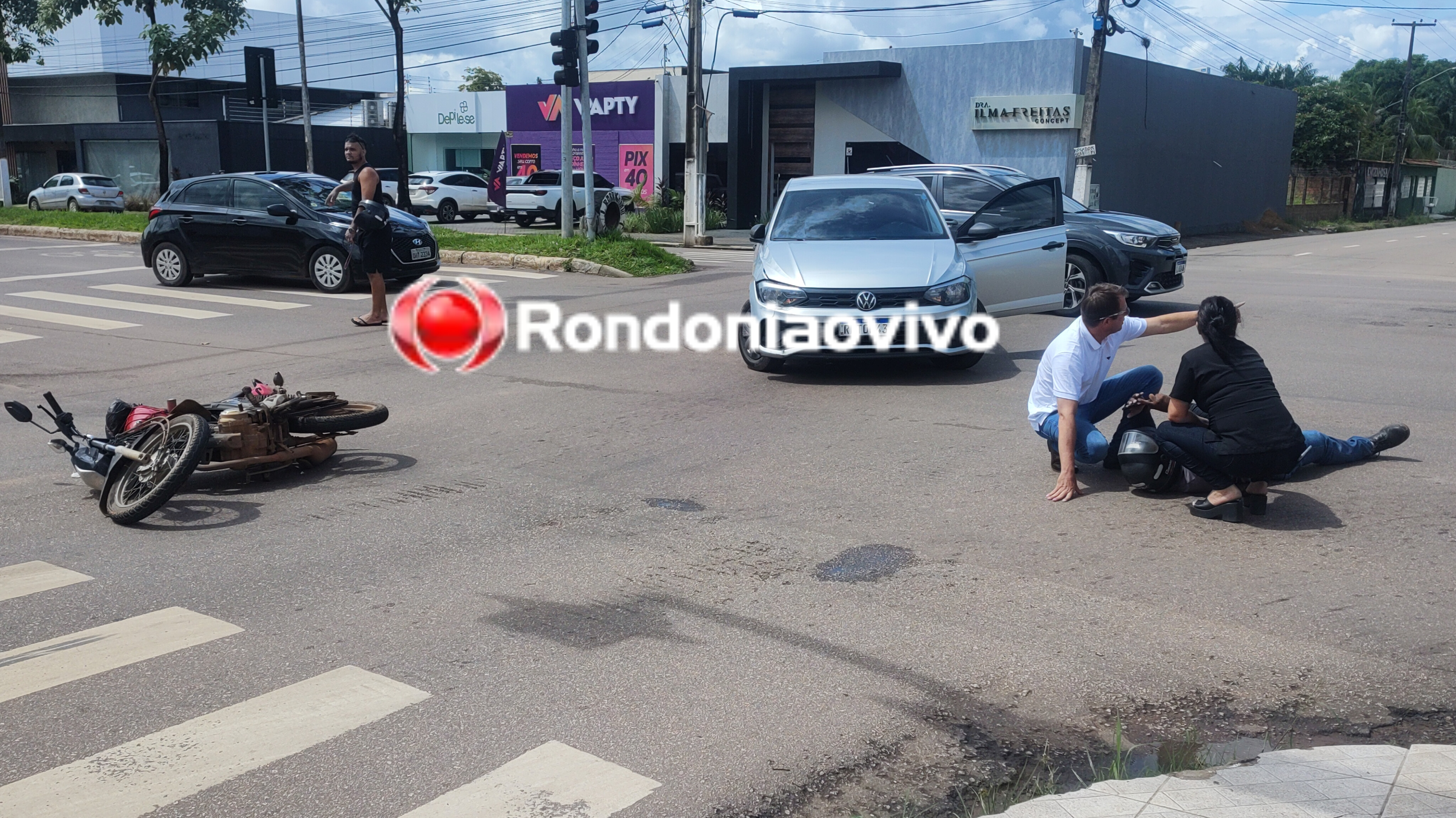 VÍDEO: Motorista faz retorno proibido e causa acidente com motociclista na Rio Madeira 