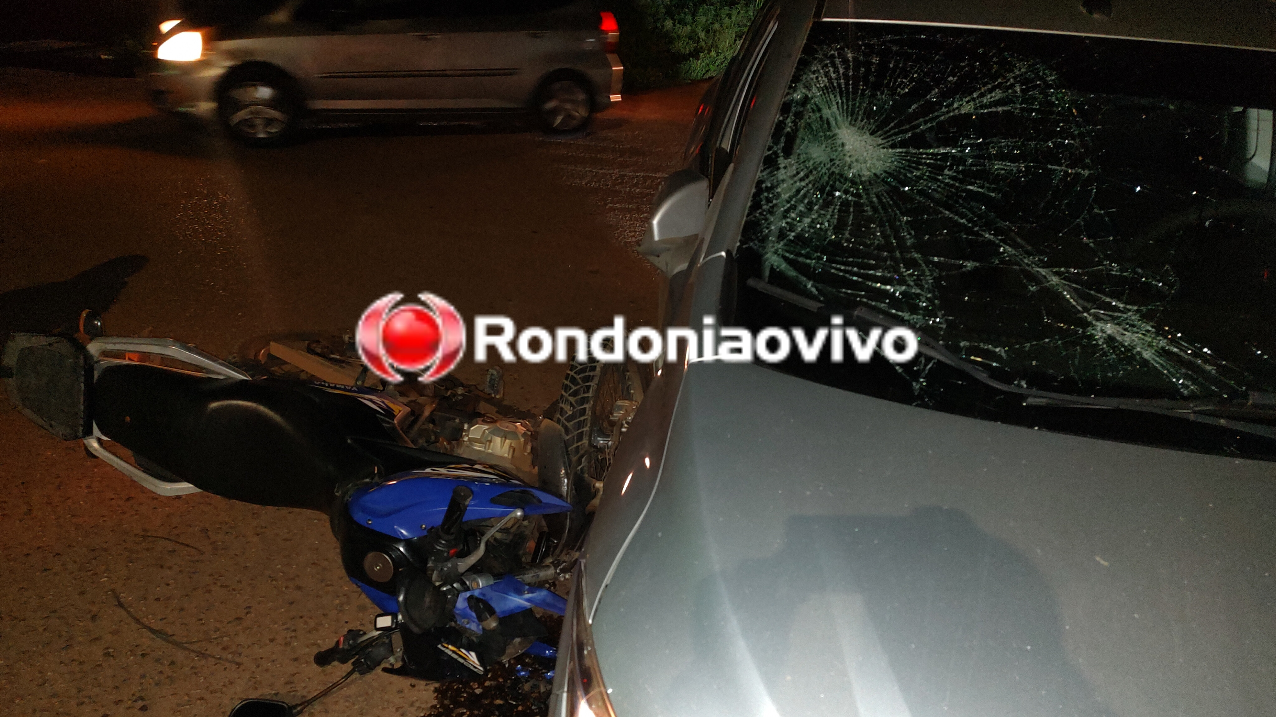 URGENTE: Motociclista sofre grave acidente após motorista de Onix avançar preferencial