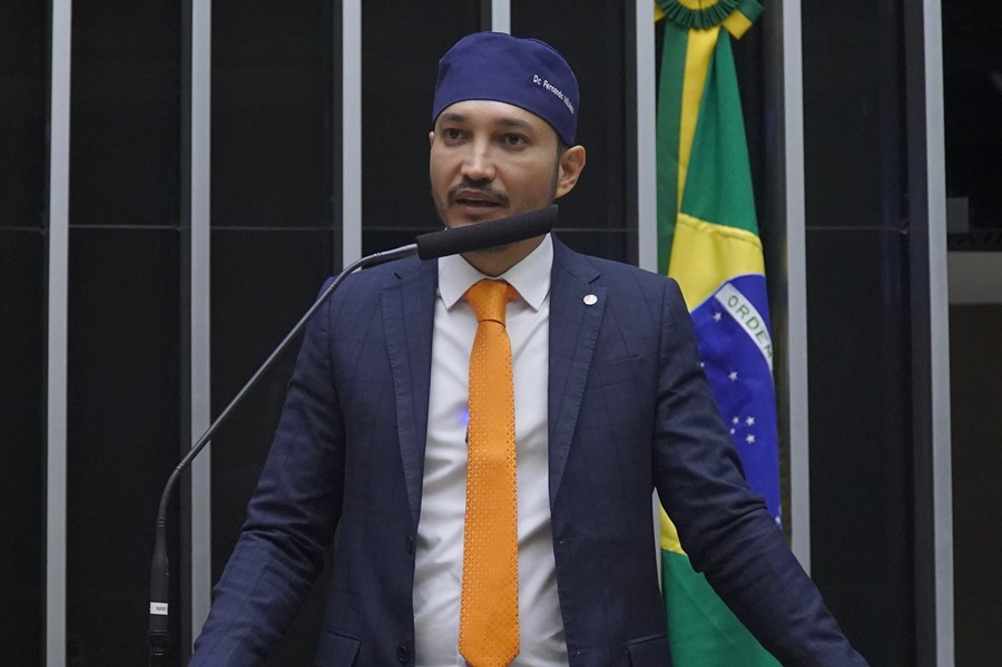 FERNANDO MÁXIMO: Deputado manifesta repúdio a decreto da Comissão Nacional de Residência Médica