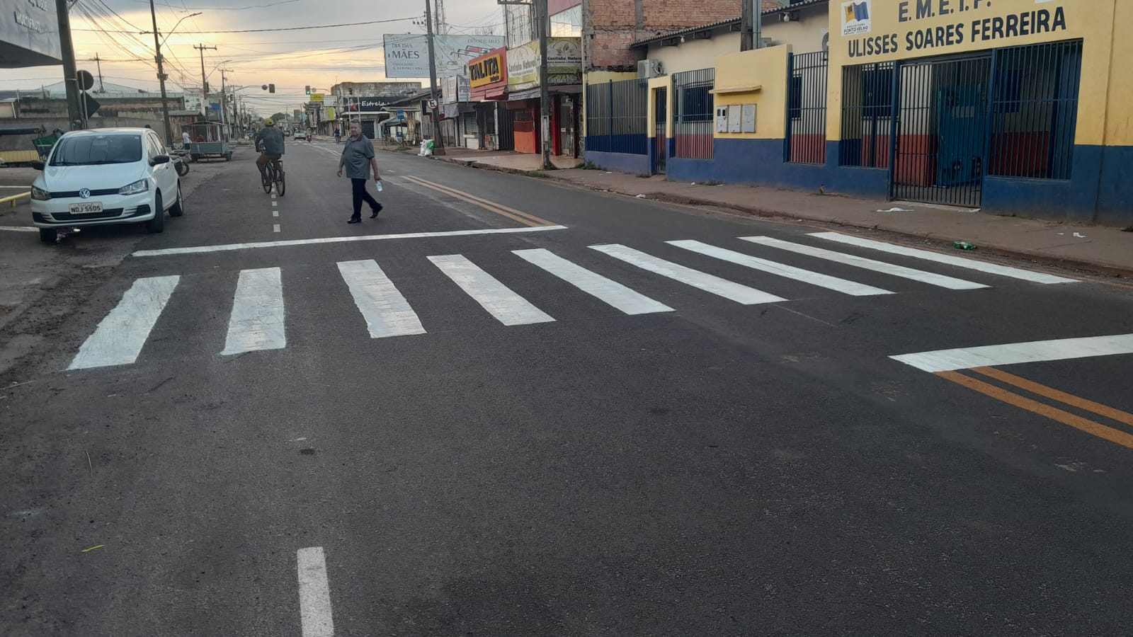 EDWILSON NEGREIROS: Vereador solicita e Semtran inclui faixa de pedestres em frente à Escola