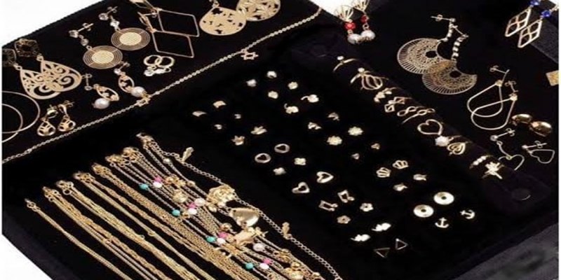 PC INVESTIGA: Mulher tem R$ 15 mil em joias e perfumes furtados por criminosos na capital